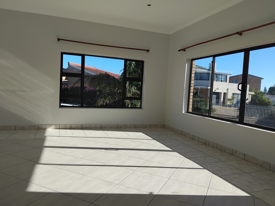 4 Bedroom Property for Sale in Wavecrest Eastern Cape